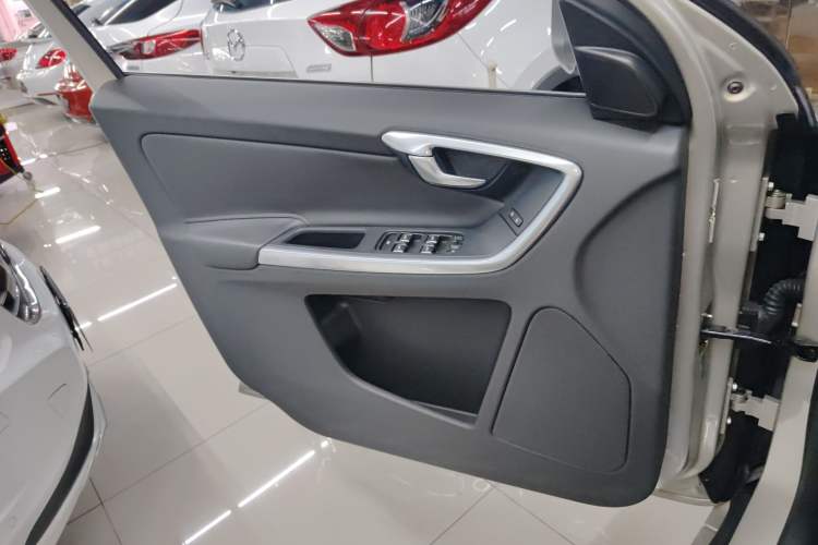 Used Volvo XC60 2017 T5 Smart Upgrade Edition Interior 7
