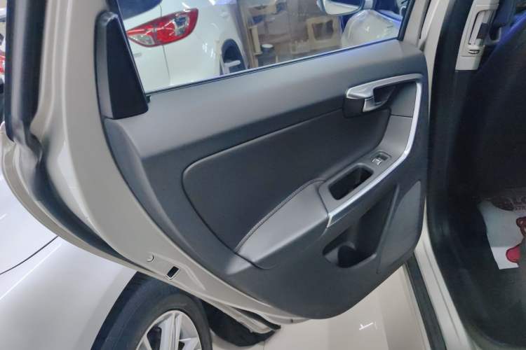 Used Volvo XC60 2017 T5 Smart Upgrade Edition Interior 8