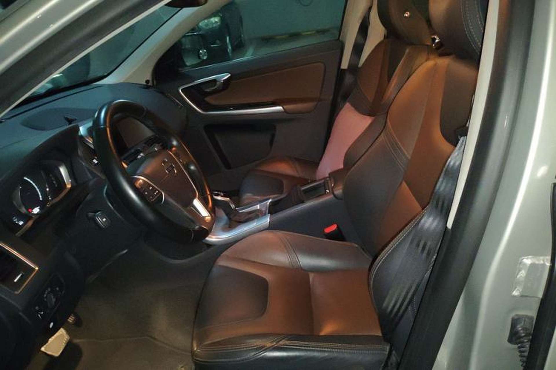 Used Volvo XC60 2017 T5 AWD Smart Upgrade Edition Left Front Seat