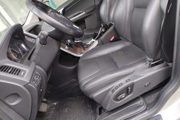 Used Volvo XC60 2017 T5 Smart Upgrade Edition Left Front Seat