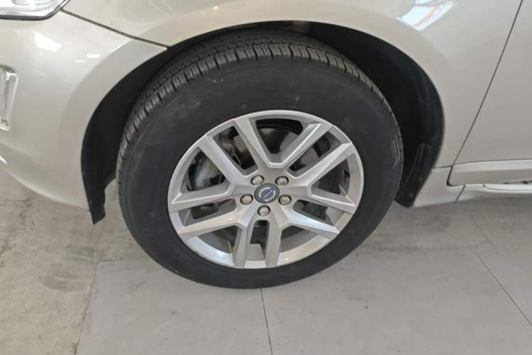 Used Volvo XC60 2017 T5 Smart Edition Left Front Wheel Hub
