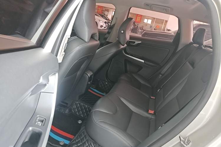 Used Volvo XC60 2017 T5 AWD Smart Upgrade Edition Left Rear Seat