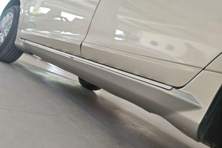 Used Volvo XC60 2017 T5 Smart Edition Left Side Sill
