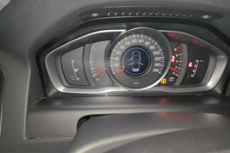Used Volvo XC60 2017 T5 Smart Edition Odometer Close Up