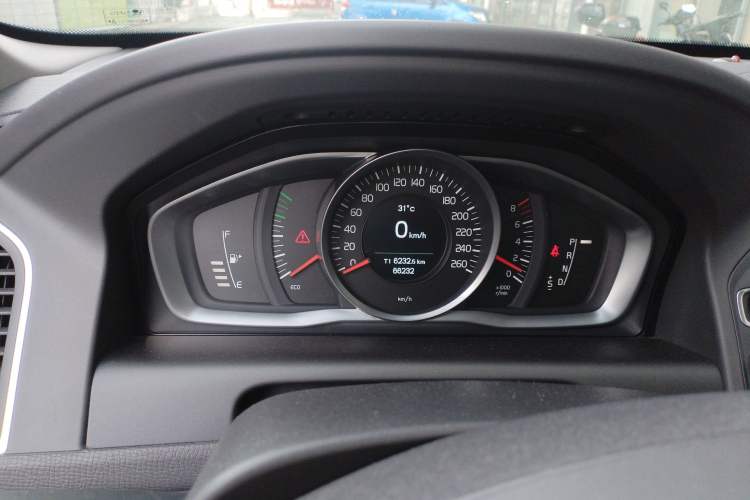 Used Volvo XC60 2017 T5 Smart Upgrade Edition Odometer Close Up