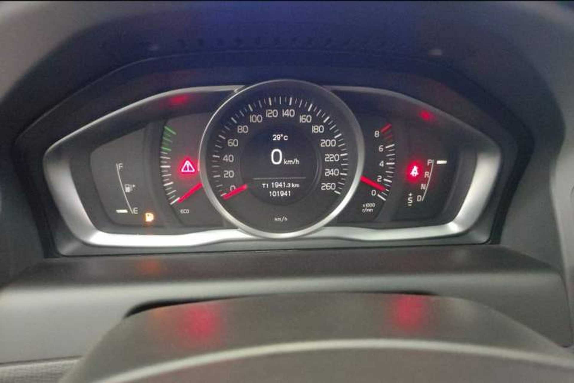 Used Volvo XC60 2017 T5 Smart Upgrade Edition Odometer Close Up