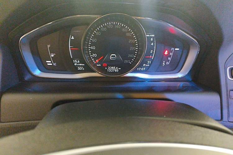 Used Volvo XC60 2017 T5 AWD Smart Upgrade Edition Odometer Close Up
