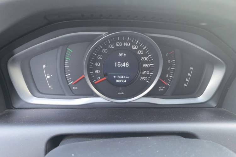 Used Volvo XC60 2017 T5 Smart Upgrade Edition Odometer Close Up
