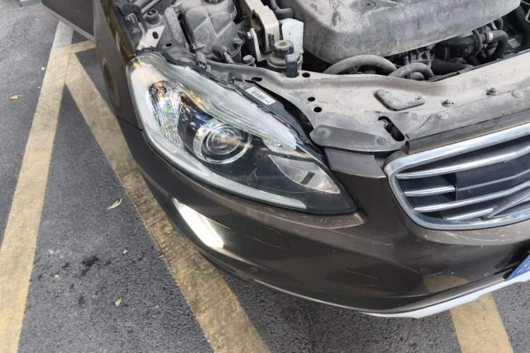 Used Volvo XC60 2017 T5 AWD Smart Upgrade Edition Right Front Headlight
