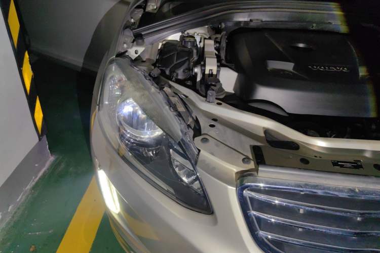 Used Volvo XC60 2017 T5 Smart Edition Right Front Headlight