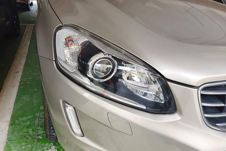 Used Volvo XC60 2017 T5 AWD Smart Upgrade Edition Right Front Headlight