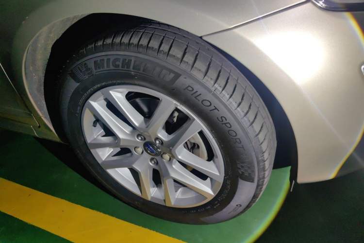 Used Volvo XC60 2017 T5 Smart Edition Right Front Wheel Hub