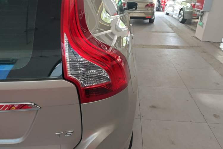 Used Volvo XC60 2017 T5 Smart Edition Right Rear Taillight