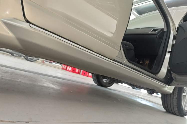 Used Volvo XC60 2017 T5 Smart Edition Right Side Sill