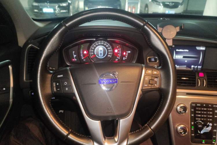 Used Volvo XC60 2017 T5 Smart Upgrade Edition Steering Wheel