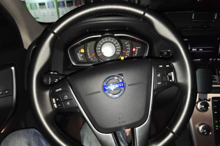 Used Volvo XC60 2017 T5 Smart Upgrade Edition Steering Wheel
