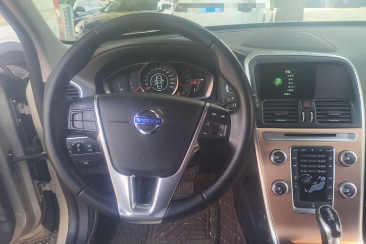 Used Volvo XC60 2017 T5 AWD Smart Upgrade Model Steering Wheel