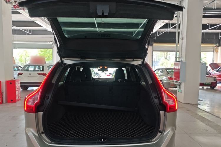 Used Volvo XC60 2017 T5 Smart Edition Trunk