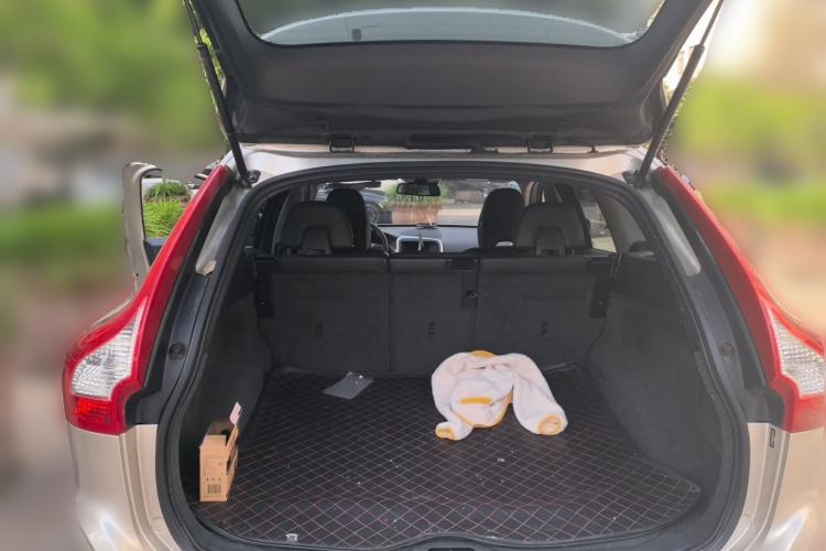 Used Volvo XC60 2017 T5 Smart Upgrade Edition Trunk