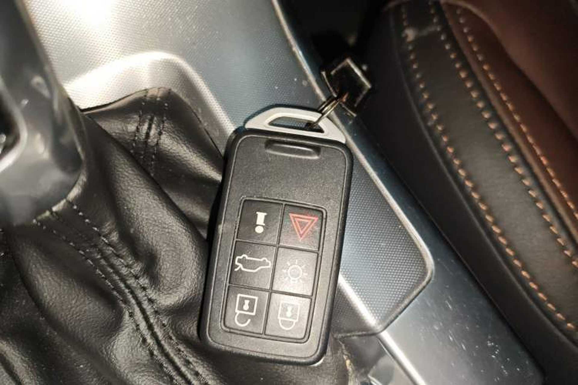 Used Volvo XC60 2017 T5 AWD Smart Upgrade Edition Vehicle Key