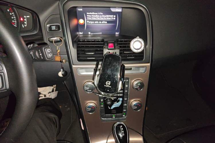 Used Volvo XC60 2017 T5 Smart Upgrade Edition Audio And AC Panel
