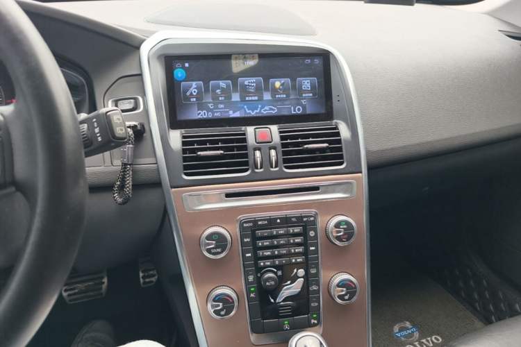 Used Volvo XC60 2017 T5 Smart Upgrade Edition Audio And AC Panel