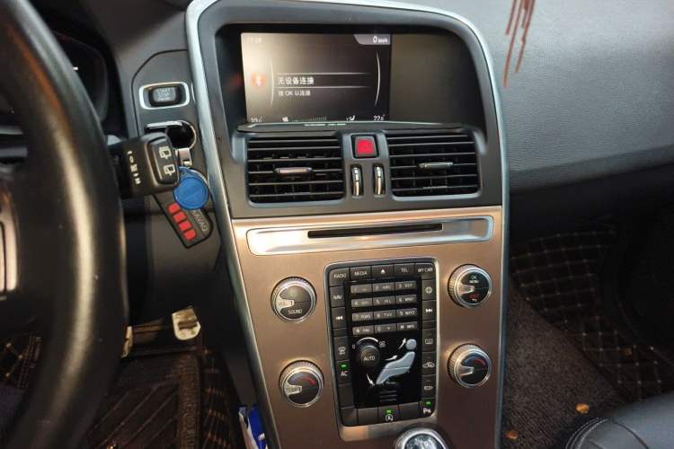 Used Volvo XC60 2017 T5 Smart Upgrade Edition Audio And AC Panel