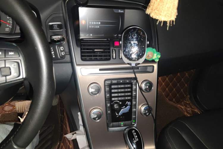 Used Volvo XC60 2017 T5 Smart Upgrade Edition Audio And AC Panel