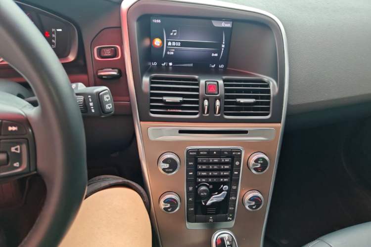 Used Volvo XC60 2017 T5 Smart Upgrade Edition Audio And AC Panel