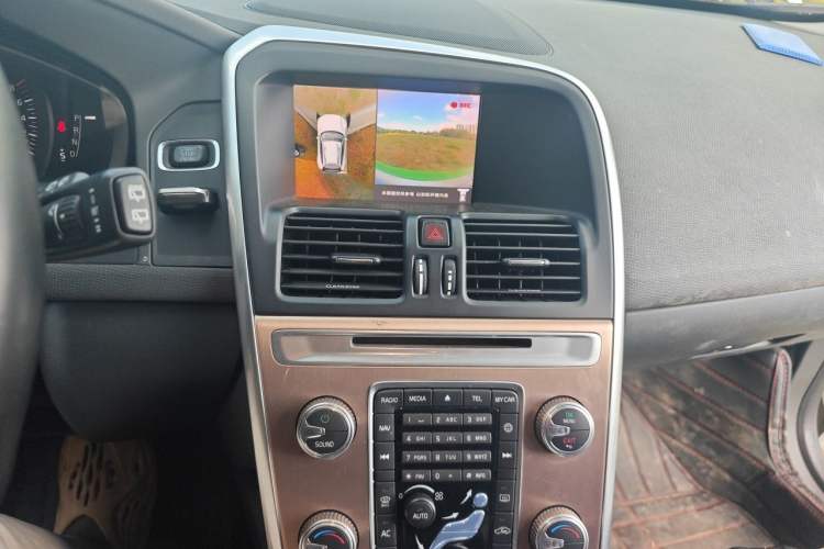 Used Volvo XC60 2017 T5 Smart Upgrade Edition Audio And AC Panel