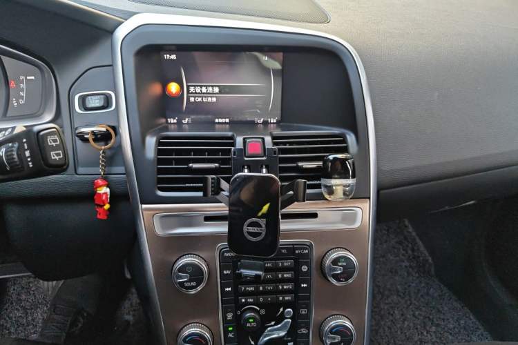 Used Volvo XC60 2017 T5 Smart Upgrade Edition Audio And AC Panel