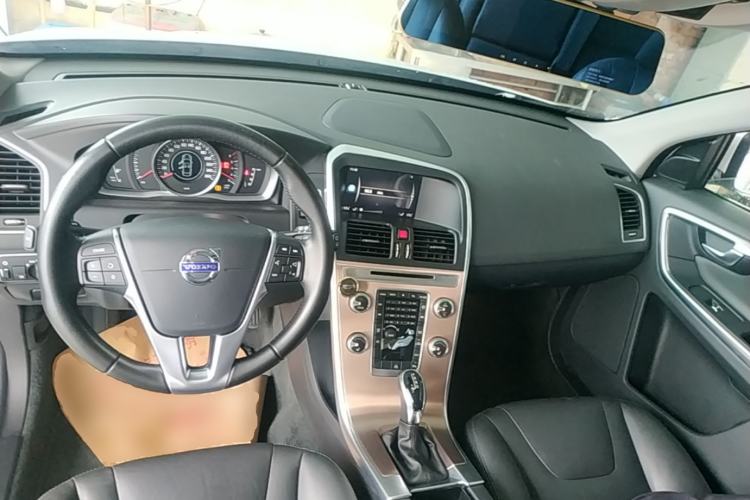 Used Volvo XC60 2017 T5 Smart Upgrade Edition Center Console