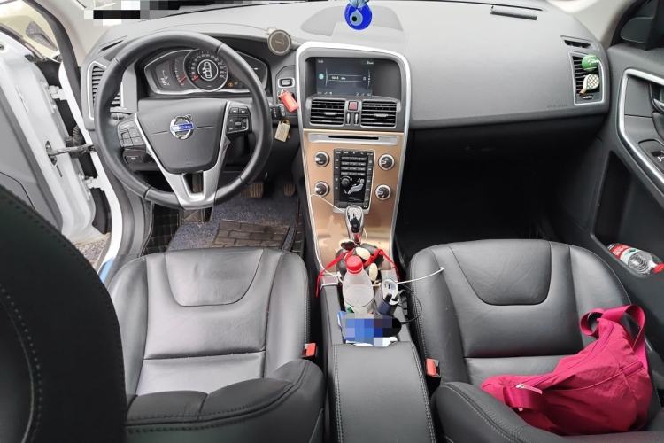 Used Volvo XC60 2017 T5 AWD Smart Upgrade Model Center Console