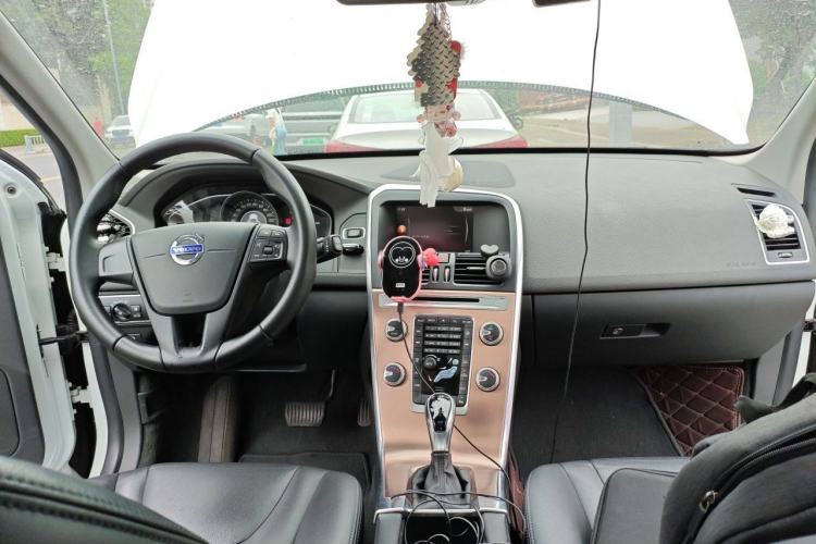 Used Volvo XC60 2017 T5 Smart Upgrade Edition Center Console