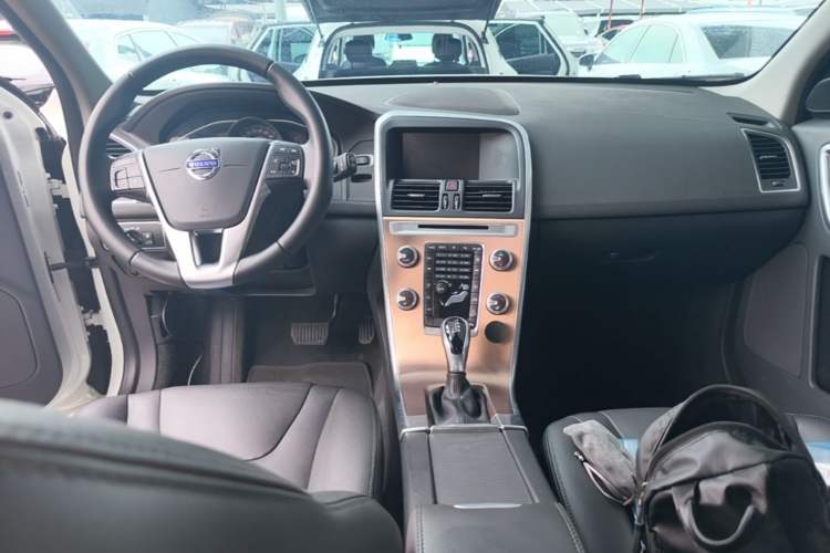 Used Volvo XC60 2017 T5 Smart Upgrade Edition Center Console