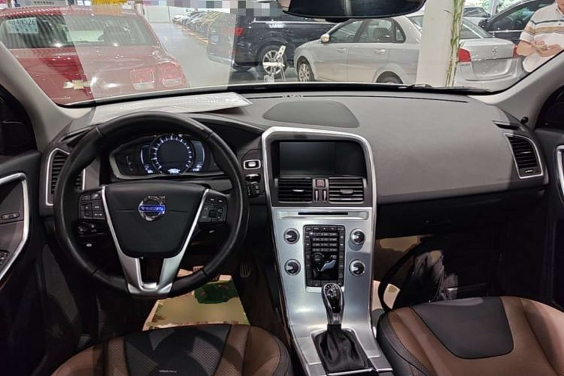 Used Volvo XC60 2017 T5 AWD Smart Upgrade Edition Center Console