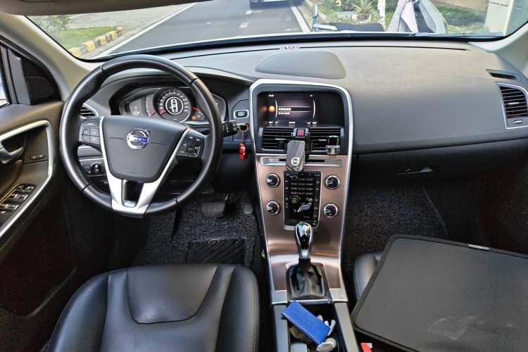 Used Volvo XC60 2017 T5 Smart Upgrade Edition Center Console