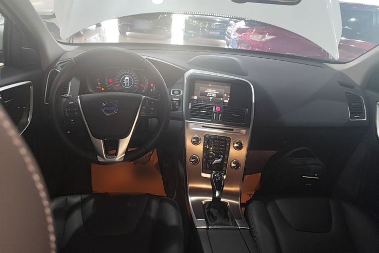 Used Volvo XC60 2017 T5 AWD Smart Upgrade Edition Center Console