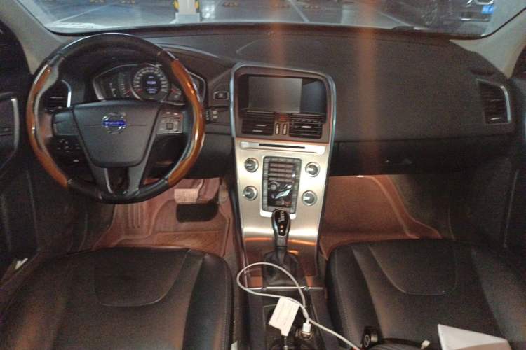 Used Volvo XC60 2017 T5 Smart Upgrade Edition Center Console