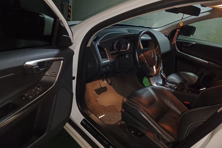 Used Volvo XC60 2017 T5 AWD Smart Range Edition Driver Seat