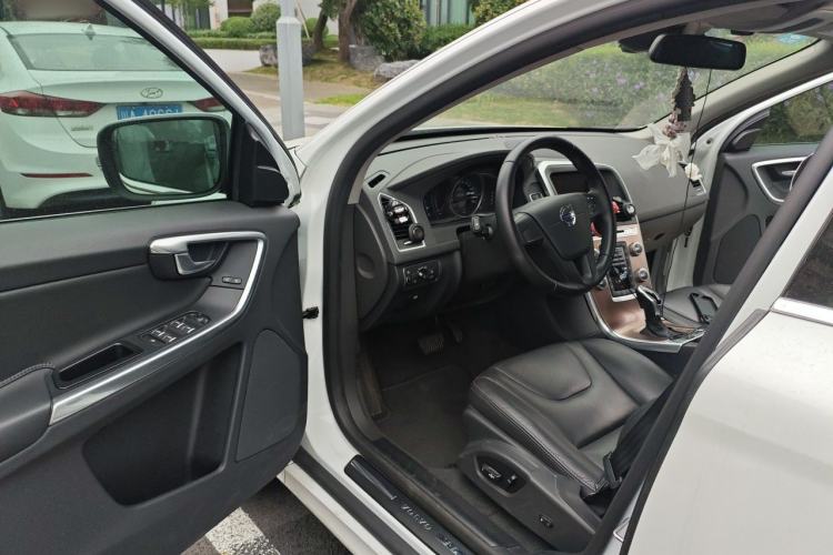 Used Volvo XC60 2017 T5 Smart Upgrade Edition Driver Seat