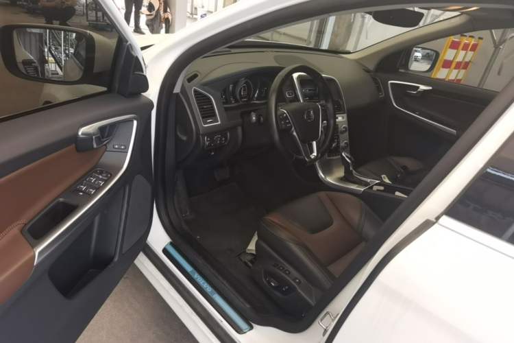 Used Volvo XC60 2017 T5 AWD Smart Upgrade Edition Driver Seat