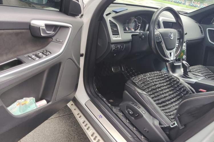 Used Volvo XC60 2017 T5 AWD Personalized Sport Upgrade Edition Driver Seat
