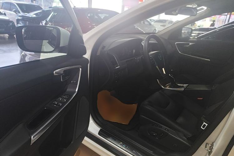 Used Volvo XC60 2017 T5 AWD Smart Upgrade Edition Driver Seat
