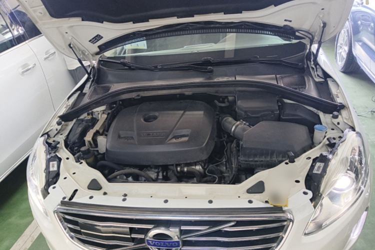 Used Volvo XC60 2017 T5 AWD Smart Upgrade Edition Engine Bay