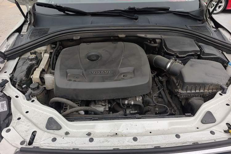 Used Volvo XC60 2017 T5 AWD Smart Range Edition Engine Bay