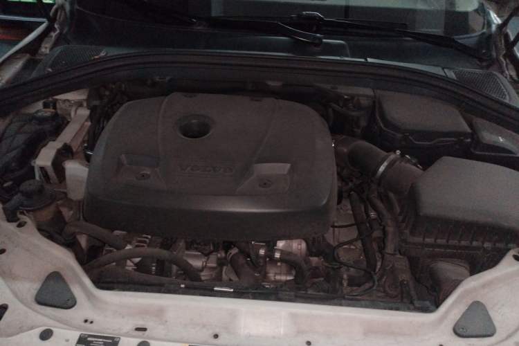 Used Volvo XC60 2017 T5 Smart Upgrade Edition Engine Bay