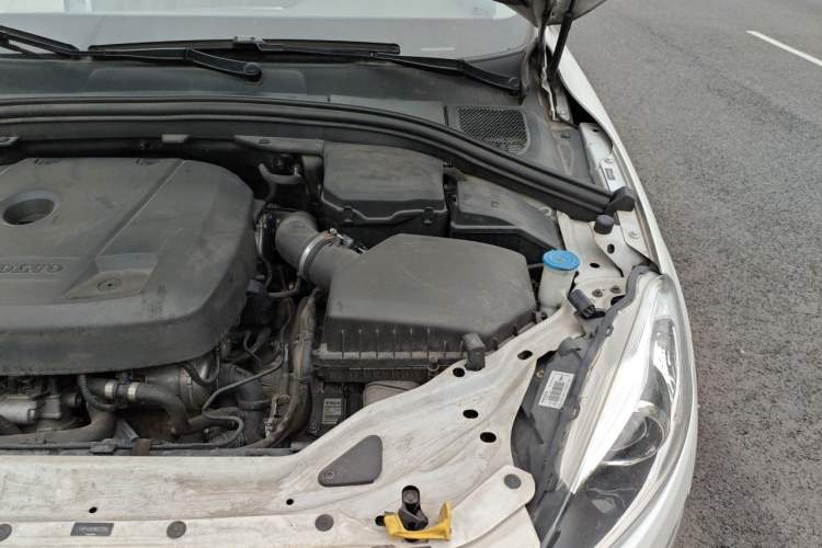Used Volvo XC60 2017 T5 Smart Upgrade Edition Engine Bay Left