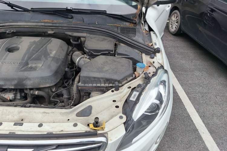 Used Volvo XC60 2017 T5 Smart Upgrade Edition Engine Bay Left