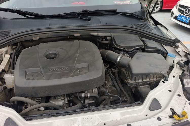 Used Volvo XC60 2017 T5 AWD Smart Range Edition Engine Bay Left